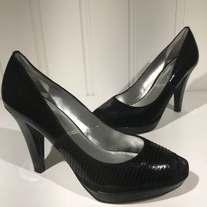 Tahari Hanna black leather platform heels size 7.5